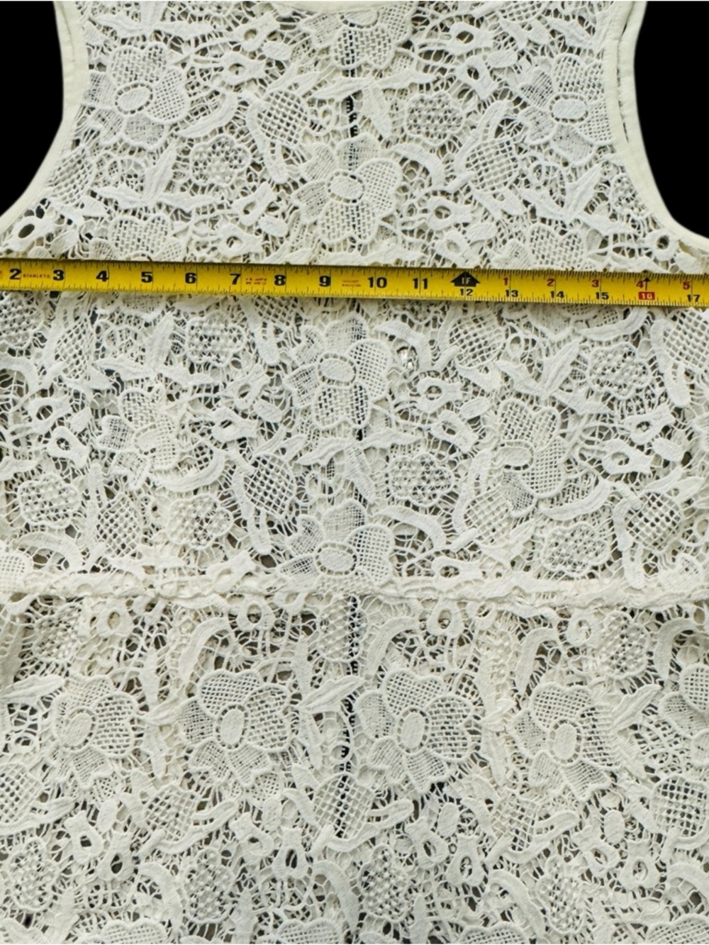 CAbi White Lace Sleeveless Peplum Top Floral Crochet Blouse Size M - Picture 7 of 8